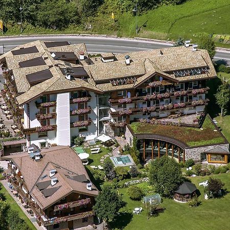 Hotel Gran Paradis Campitello di Fassa Exterior foto