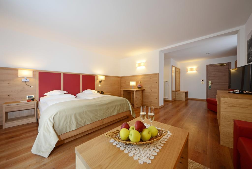 Hotel Gran Paradis Campitello di Fassa Cameră foto